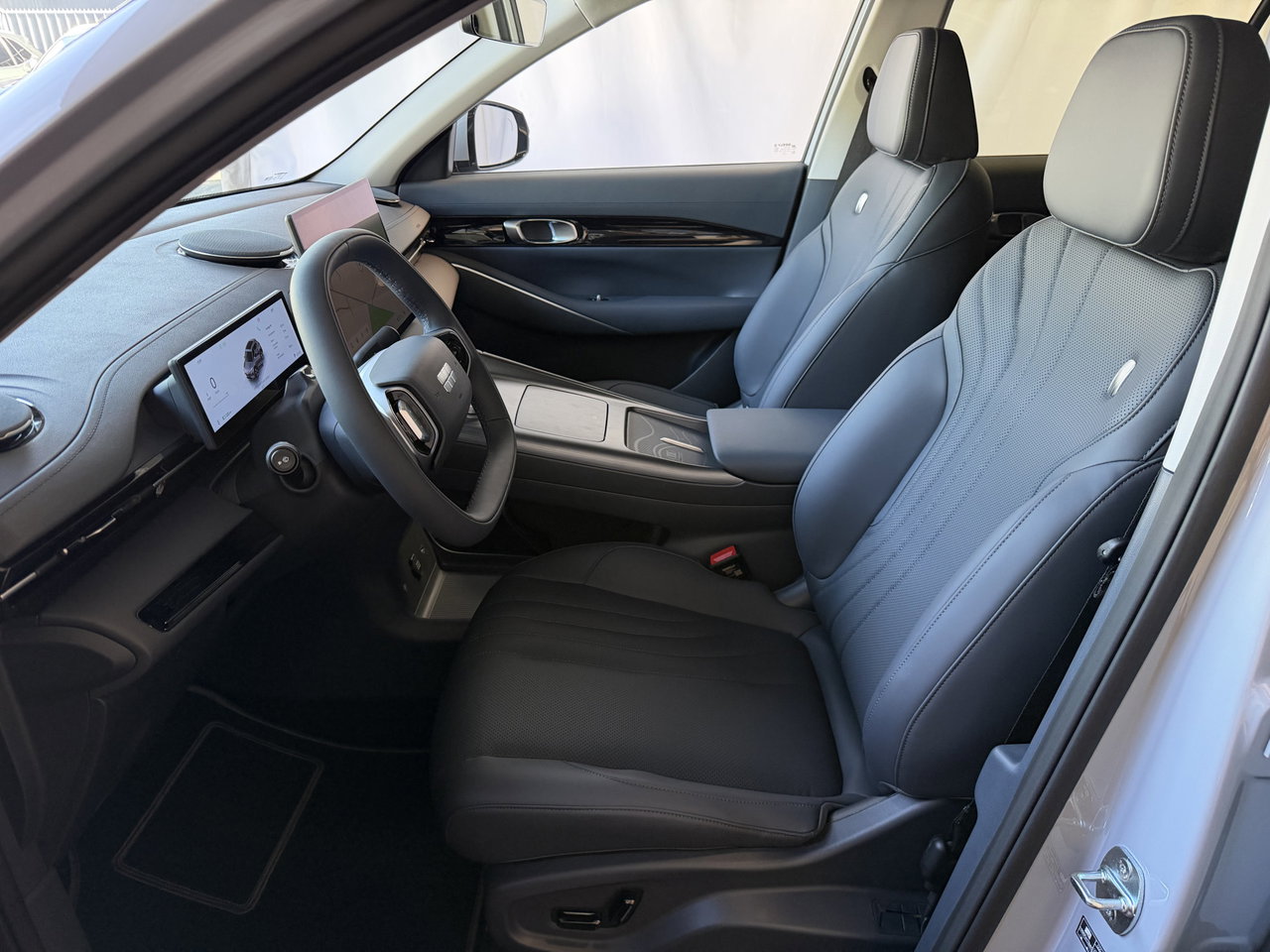 Geely E5