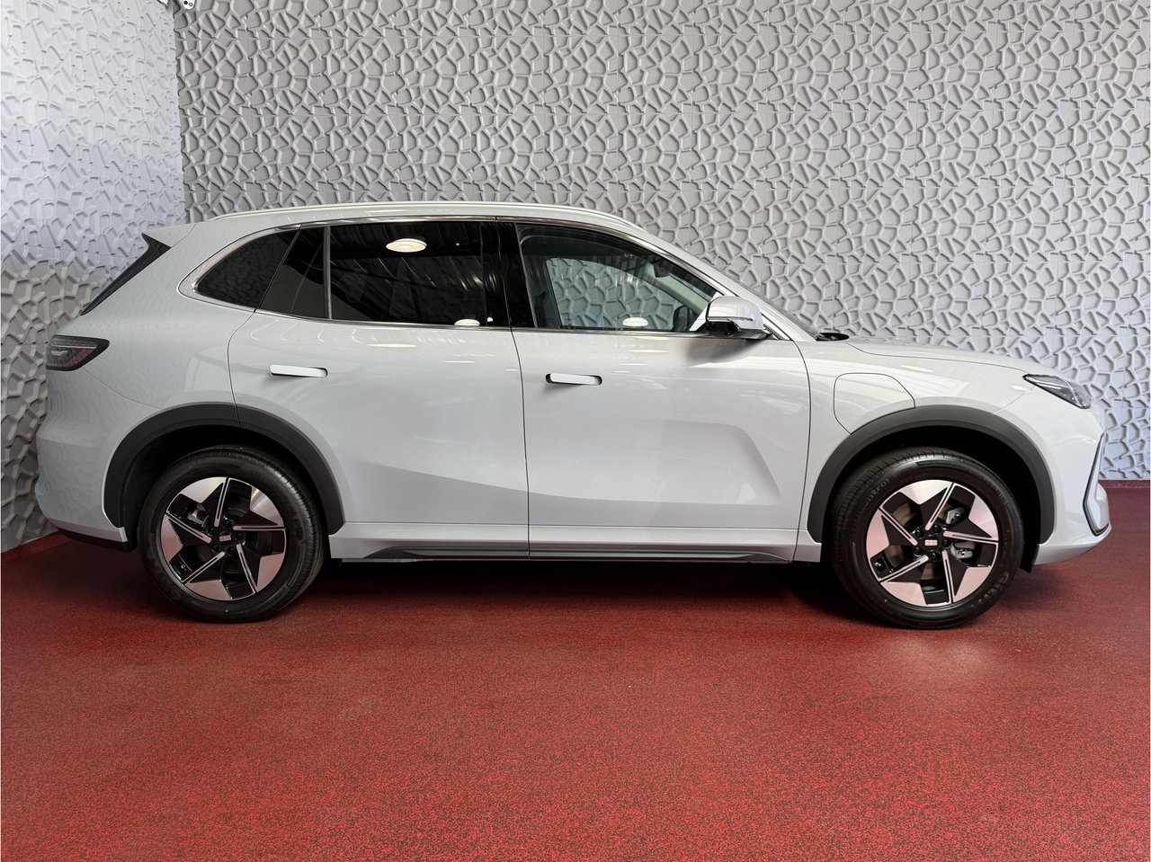 Geely E5