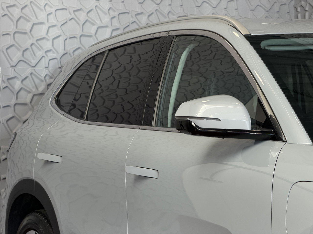 Geely E5
