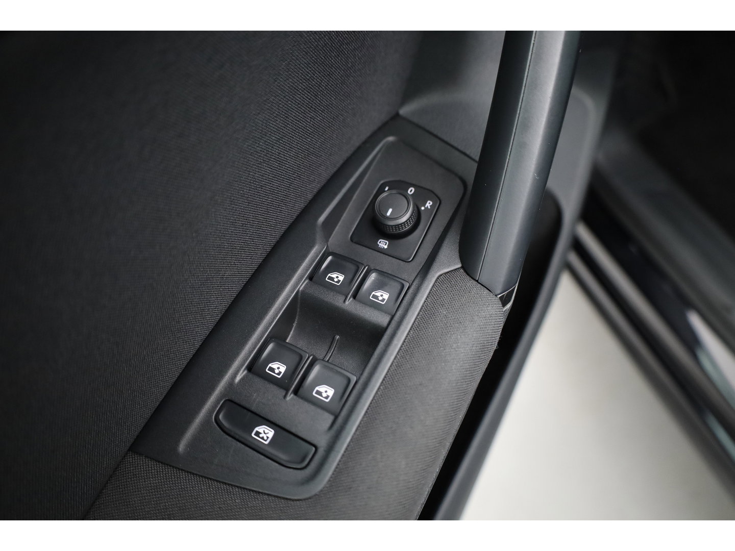 Volkswagen Tiguan 1.5 TSI Life | Rijklaar!! | Adapt. Cruise | Trekhaak | Navi | Stoel- Stuurverw. | All Season | Apple CarPlay |