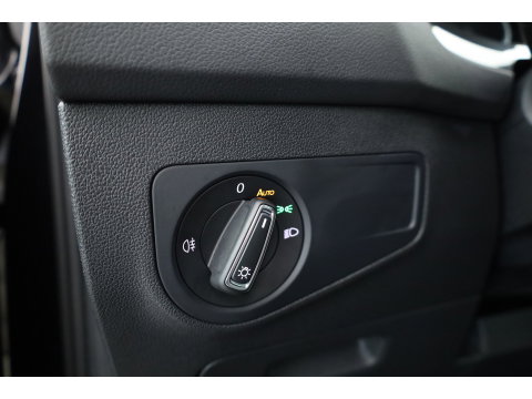 Volkswagen Tiguan 1.5 TSI Life | Rijklaar!! | Adapt. Cruise | Trekhaak | Navi | Stoel- Stuurverw. | All Season | Apple CarPlay |