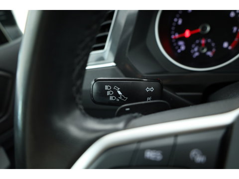 Volkswagen Tiguan 1.5 TSI Life | Rijklaar!! | Adapt. Cruise | Trekhaak | Navi | Stoel- Stuurverw. | All Season | Apple CarPlay |
