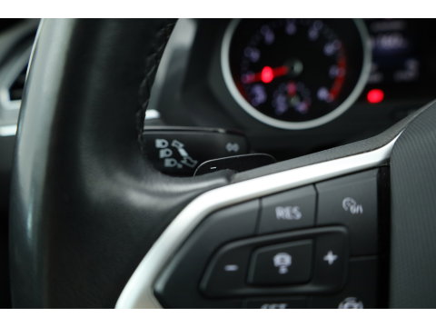 Volkswagen Tiguan 1.5 TSI Life | Rijklaar!! | Adapt. Cruise | Trekhaak | Navi | Stoel- Stuurverw. | All Season | Apple CarPlay |