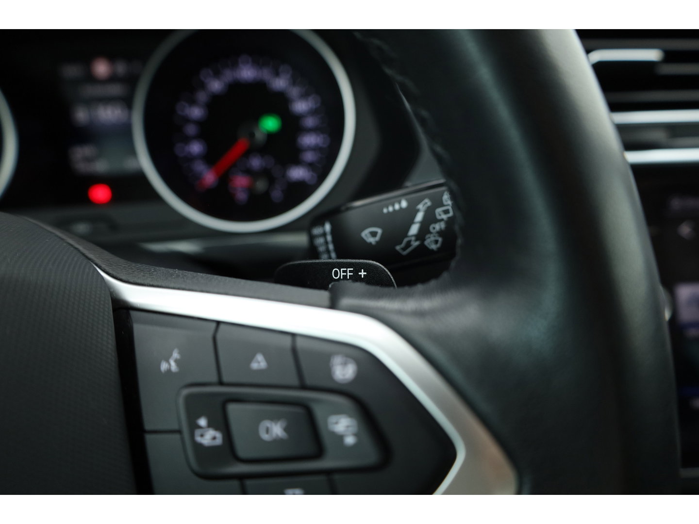 Volkswagen Tiguan 1.5 TSI Life | Rijklaar!! | Adapt. Cruise | Trekhaak | Navi | Stoel- Stuurverw. | All Season | Apple CarPlay |