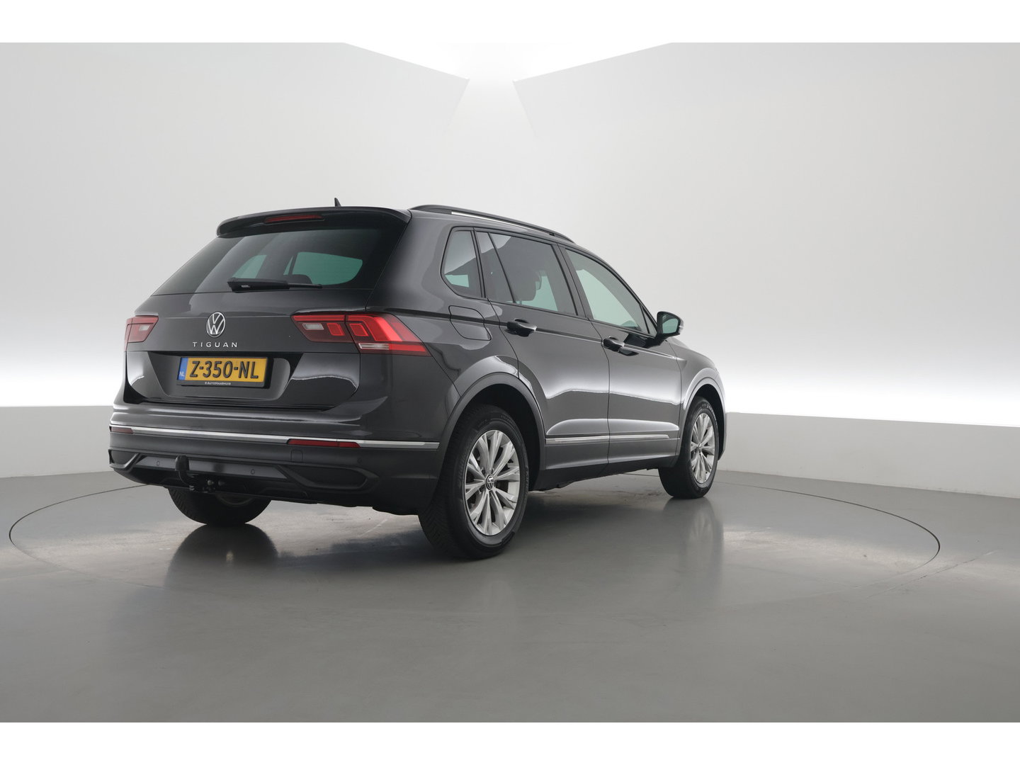 Volkswagen Tiguan 1.5 TSI Life | Rijklaar!! | Adapt. Cruise | Trekhaak | Navi | Stoel- Stuurverw. | All Season | Apple CarPlay |