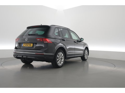 Volkswagen Tiguan 1.5 TSI Life | Rijklaar!! | Adapt. Cruise | Trekhaak | Navi | Stoel- Stuurverw. | All Season | Apple CarPlay |