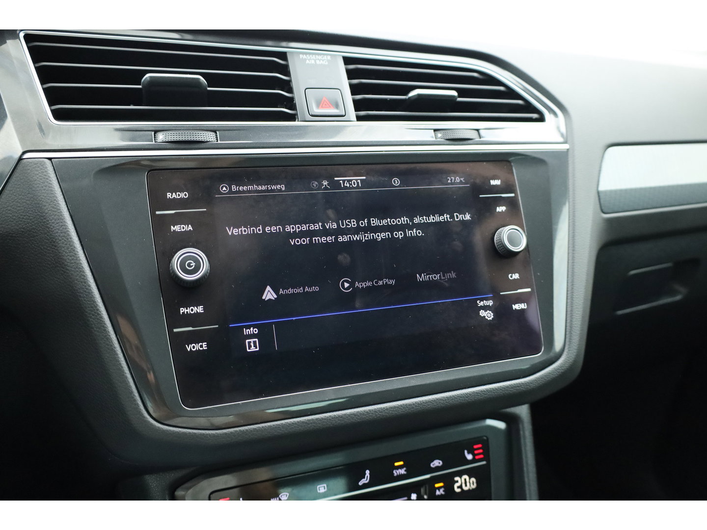 Volkswagen Tiguan 1.5 TSI Life | Rijklaar!! | Adapt. Cruise | Trekhaak | Navi | Stoel- Stuurverw. | All Season | Apple CarPlay |