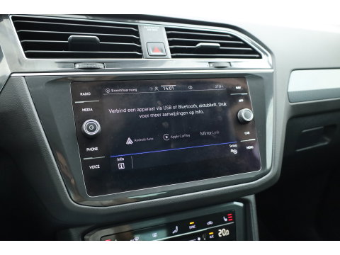 Volkswagen Tiguan 1.5 TSI Life | Rijklaar!! | Adapt. Cruise | Trekhaak | Navi | Stoel- Stuurverw. | All Season | Apple CarPlay |