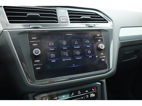 Volkswagen Tiguan 1.5 TSI Life | Rijklaar!! | Adapt. Cruise | Trekhaak | Navi | Stoel- Stuurverw. | All Season | Apple CarPlay |