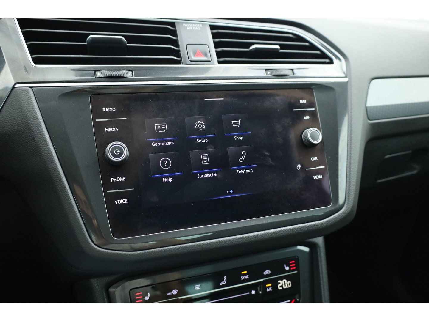 Volkswagen Tiguan 1.5 TSI Life | Rijklaar!! | Adapt. Cruise | Trekhaak | Navi | Stoel- Stuurverw. | All Season | Apple CarPlay |