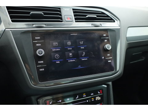 Volkswagen Tiguan 1.5 TSI Life | Rijklaar!! | Adapt. Cruise | Trekhaak | Navi | Stoel- Stuurverw. | All Season | Apple CarPlay |