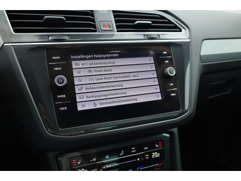 Volkswagen Tiguan 1.5 TSI Life | Rijklaar!! | Adapt. Cruise | Trekhaak | Navi | Stoel- Stuurverw. | All Season | Apple CarPlay |