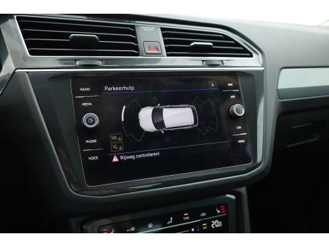 Volkswagen Tiguan 1.5 TSI Life | Rijklaar!! | Adapt. Cruise | Trekhaak | Navi | Stoel- Stuurverw. | All Season | Apple CarPlay |