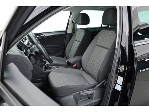 Volkswagen Tiguan 1.5 TSI Life | Rijklaar!! | Adapt. Cruise | Trekhaak | Navi | Stoel- Stuurverw. | All Season | Apple CarPlay |