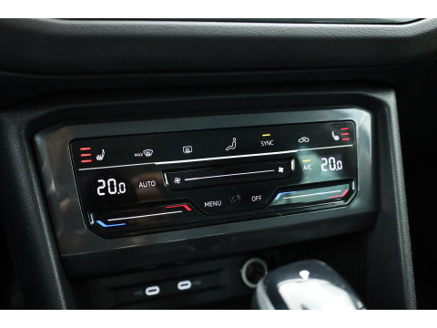 Volkswagen Tiguan 1.5 TSI Life | Rijklaar!! | Adapt. Cruise | Trekhaak | Navi | Stoel- Stuurverw. | All Season | Apple CarPlay |