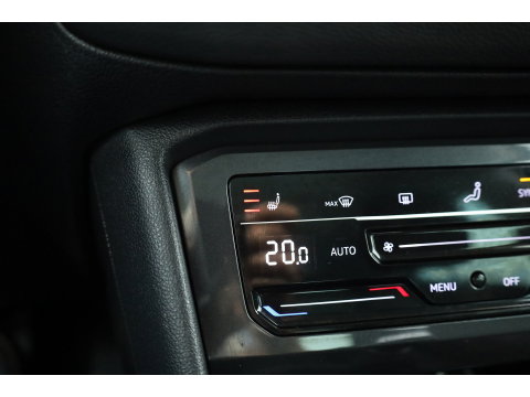 Volkswagen Tiguan 1.5 TSI Life | Rijklaar!! | Adapt. Cruise | Trekhaak | Navi | Stoel- Stuurverw. | All Season | Apple CarPlay |