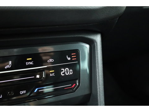 Volkswagen Tiguan 1.5 TSI Life | Rijklaar!! | Adapt. Cruise | Trekhaak | Navi | Stoel- Stuurverw. | All Season | Apple CarPlay |