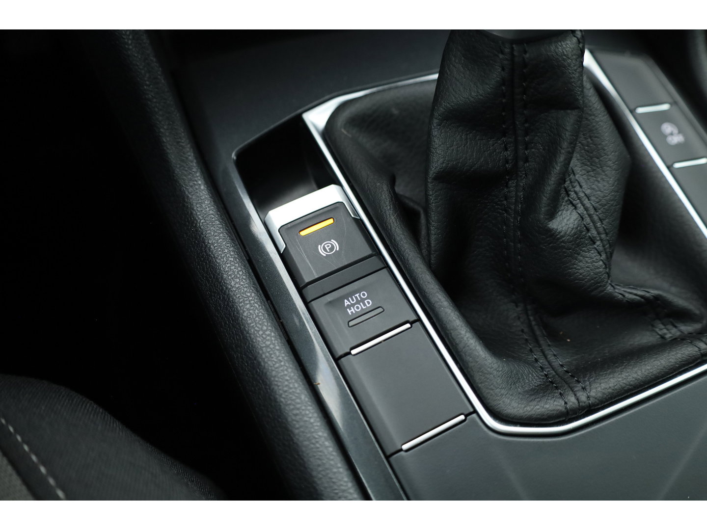 Volkswagen Tiguan 1.5 TSI Life | Rijklaar!! | Adapt. Cruise | Trekhaak | Navi | Stoel- Stuurverw. | All Season | Apple CarPlay |