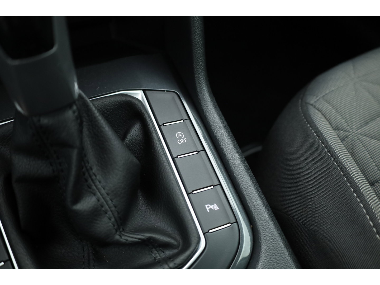 Volkswagen Tiguan 1.5 TSI Life | Rijklaar!! | Adapt. Cruise | Trekhaak | Navi | Stoel- Stuurverw. | All Season | Apple CarPlay |