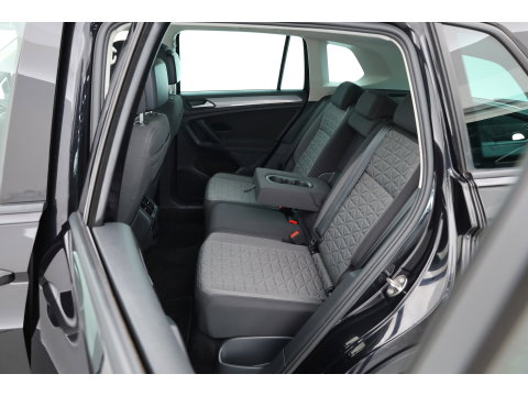 Volkswagen Tiguan 1.5 TSI Life | Rijklaar!! | Adapt. Cruise | Trekhaak | Navi | Stoel- Stuurverw. | All Season | Apple CarPlay |
