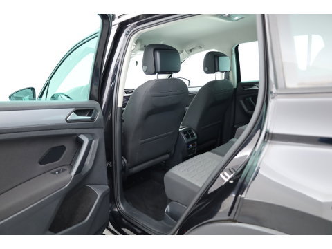 Volkswagen Tiguan 1.5 TSI Life | Rijklaar!! | Adapt. Cruise | Trekhaak | Navi | Stoel- Stuurverw. | All Season | Apple CarPlay |