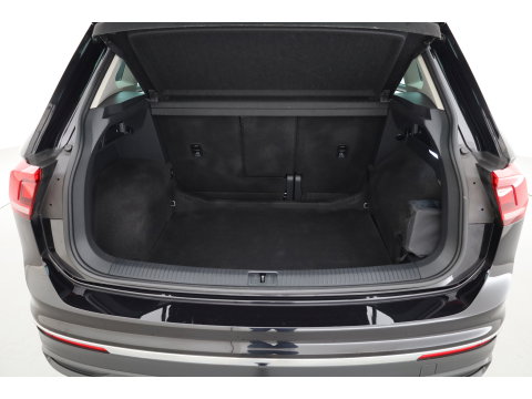 Volkswagen Tiguan 1.5 TSI Life | Rijklaar!! | Adapt. Cruise | Trekhaak | Navi | Stoel- Stuurverw. | All Season | Apple CarPlay |