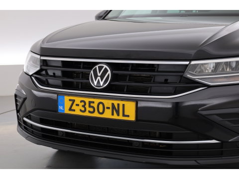 Volkswagen Tiguan 1.5 TSI Life | Rijklaar!! | Adapt. Cruise | Trekhaak | Navi | Stoel- Stuurverw. | All Season | Apple CarPlay |
