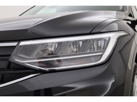 Volkswagen Tiguan 1.5 TSI Life | Rijklaar!! | Adapt. Cruise | Trekhaak | Navi | Stoel- Stuurverw. | All Season | Apple CarPlay |