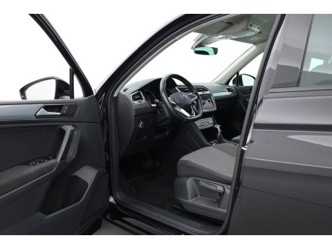 Volkswagen Tiguan 1.5 TSI Life | Rijklaar!! | Adapt. Cruise | Trekhaak | Navi | Stoel- Stuurverw. | All Season | Apple CarPlay |