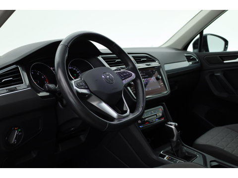 Volkswagen Tiguan 1.5 TSI Life | Rijklaar!! | Adapt. Cruise | Trekhaak | Navi | Stoel- Stuurverw. | All Season | Apple CarPlay |