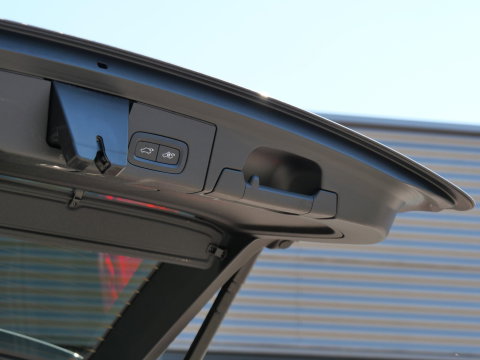 Volvo XC60 T8 R-DESIGN/ PANORAMADAK/ 360° CAMERA/ HEAD-UP/ H&K AUDIO/ TREKHAAK