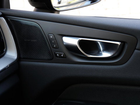 Volvo XC60 T8 R-DESIGN/ PANORAMADAK/ 360° CAMERA/ HEAD-UP/ H&K AUDIO/ TREKHAAK