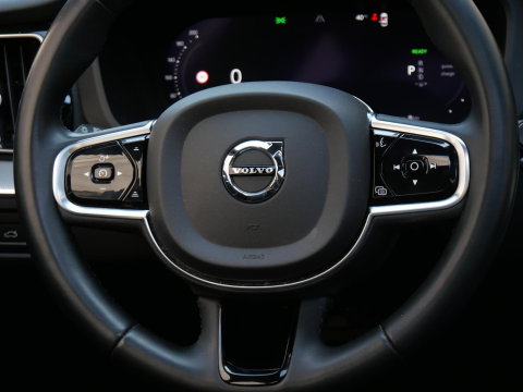 Volvo XC60 T8 R-DESIGN/ PANORAMADAK/ 360° CAMERA/ HEAD-UP/ H&K AUDIO/ TREKHAAK