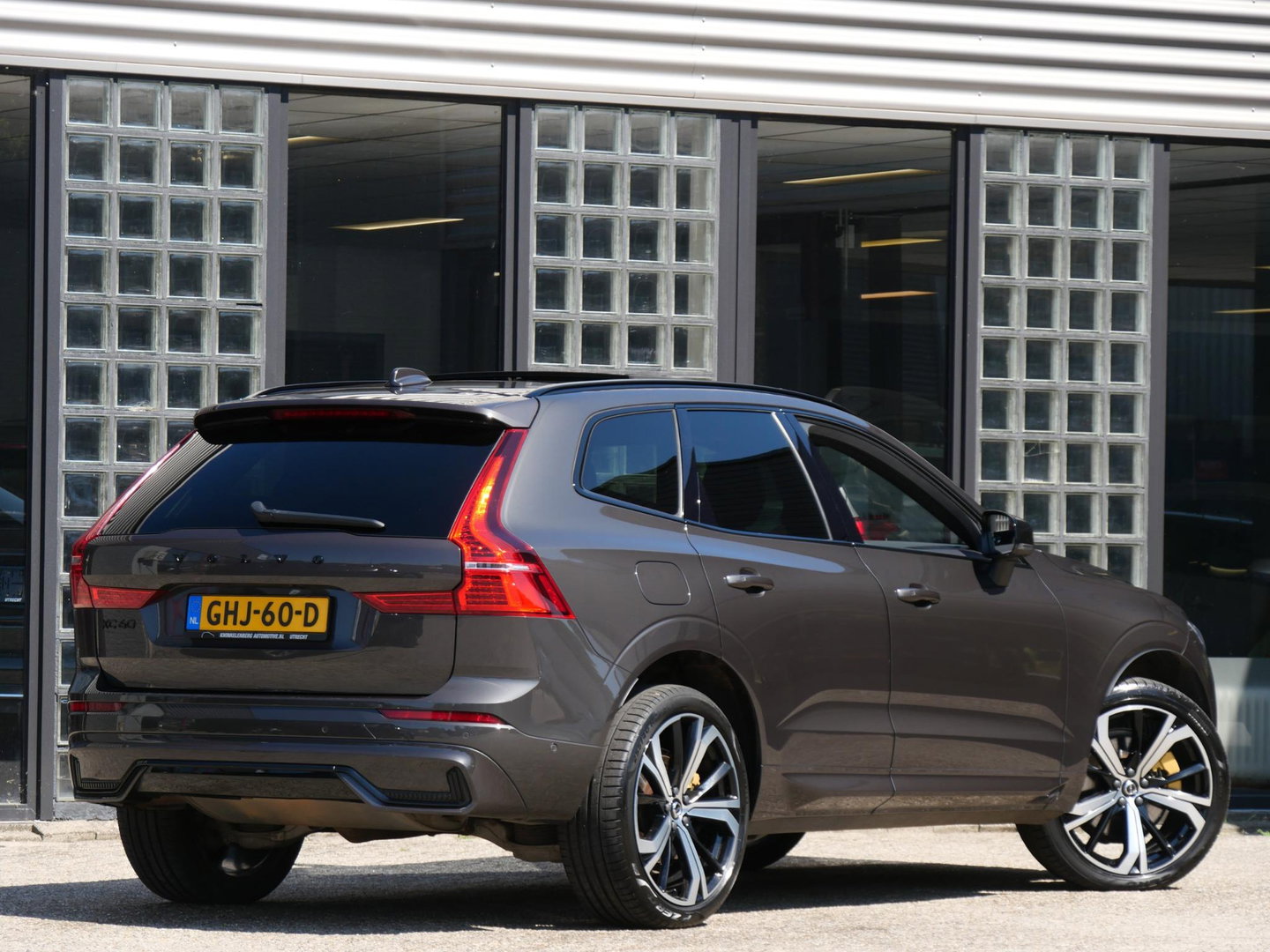 Volvo XC60 T8 R-DESIGN/ PANORAMADAK/ 360° CAMERA/ HEAD-UP/ H&K AUDIO/ TREKHAAK