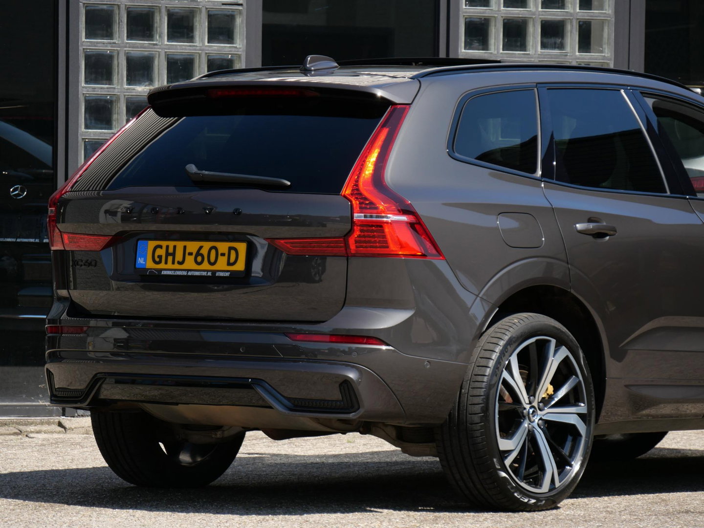 Volvo XC60 T8 R-DESIGN/ PANORAMADAK/ 360° CAMERA/ HEAD-UP/ H&K AUDIO/ TREKHAAK