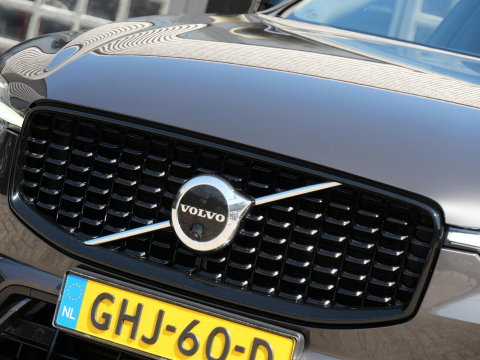 Volvo XC60 T8 R-DESIGN/ PANORAMADAK/ 360° CAMERA/ HEAD-UP/ H&K AUDIO/ TREKHAAK