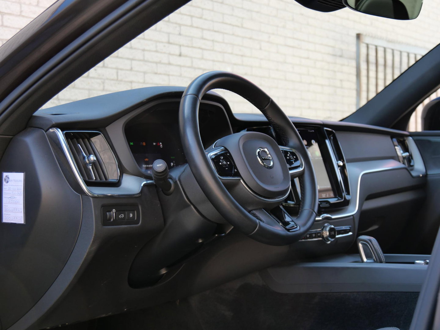 Volvo XC60 T8 R-DESIGN/ PANORAMADAK/ 360° CAMERA/ HEAD-UP/ H&K AUDIO/ TREKHAAK