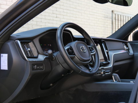 Volvo XC60 T8 R-DESIGN/ PANORAMADAK/ 360° CAMERA/ HEAD-UP/ H&K AUDIO/ TREKHAAK