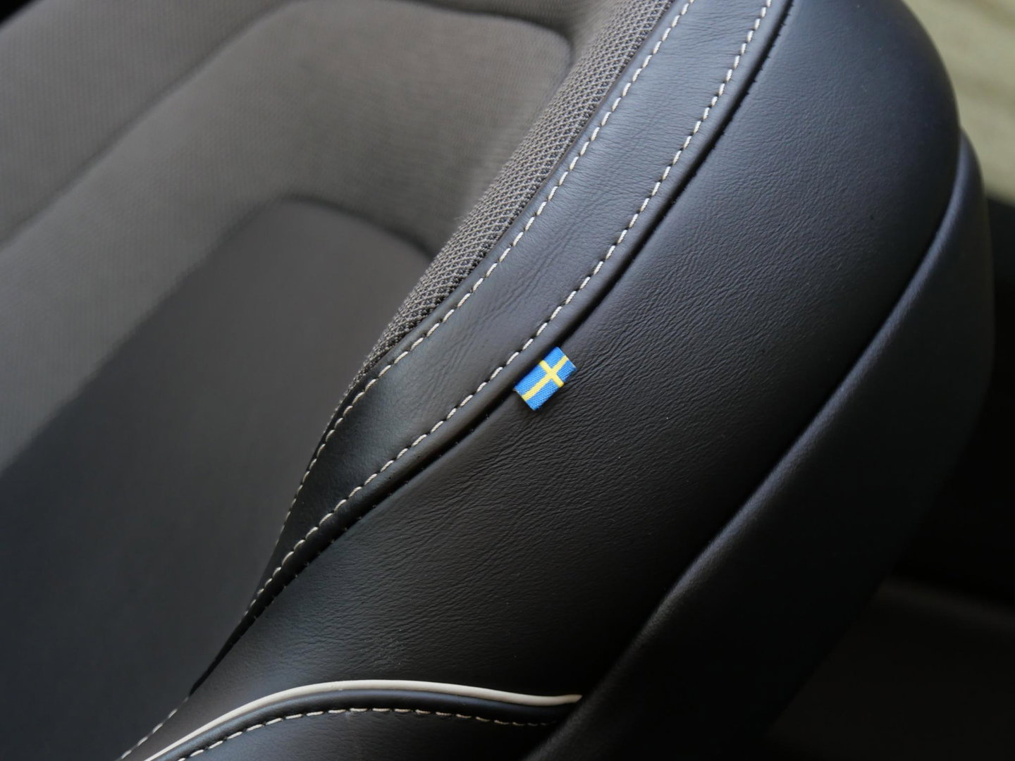 Volvo XC60 T8 R-DESIGN/ PANORAMADAK/ 360° CAMERA/ HEAD-UP/ H&K AUDIO/ TREKHAAK