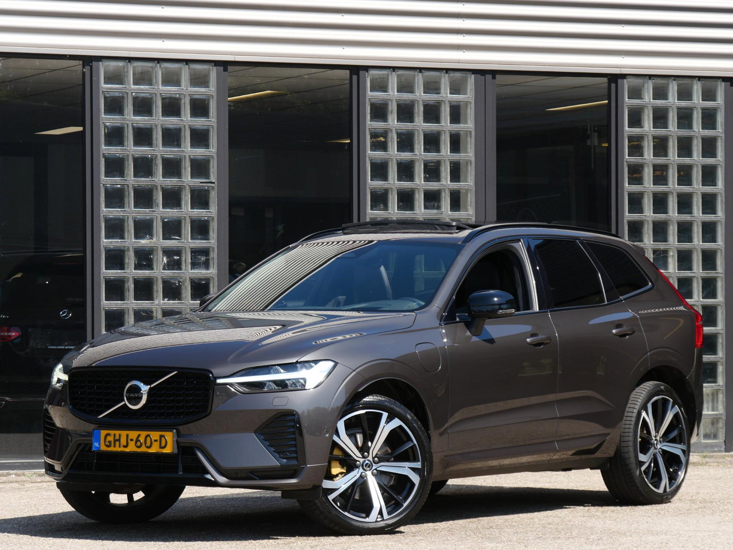 Volvo XC60 T8 R-DESIGN/ PANORAMADAK/ 360° CAMERA/ HEAD-UP/ H&K AUDIO/ TREKHAAK