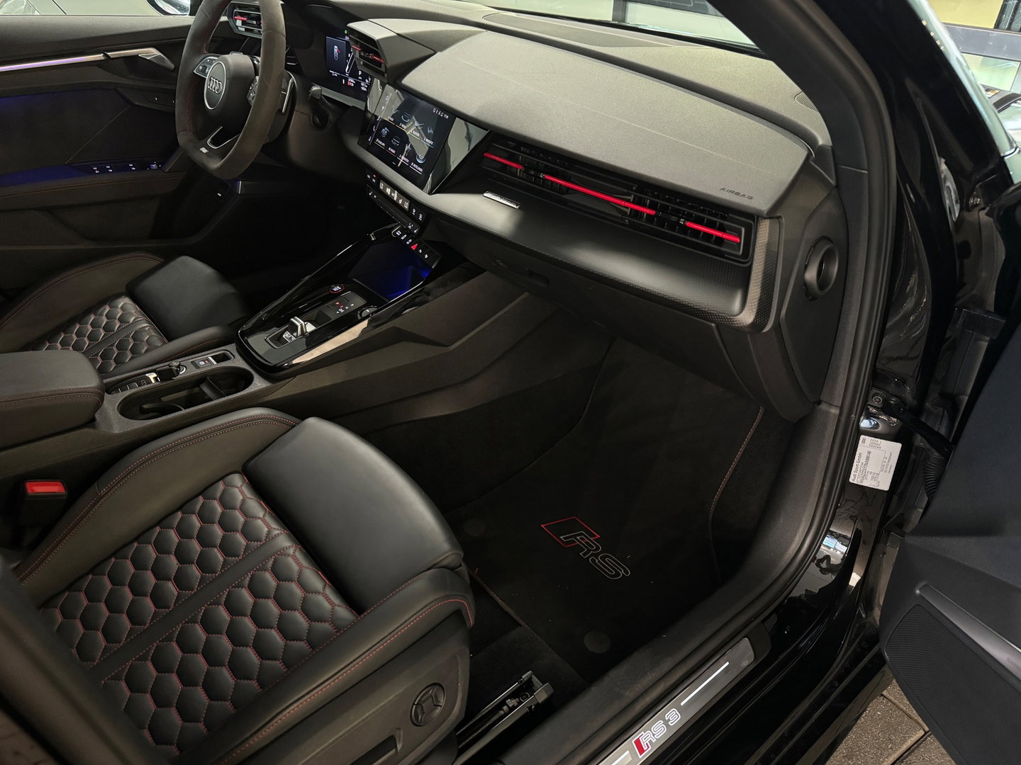Audi RS3 Sportback 2.5 TFSI quattro Pano|HuD|Keyless|Memory|B&O|Sfeer