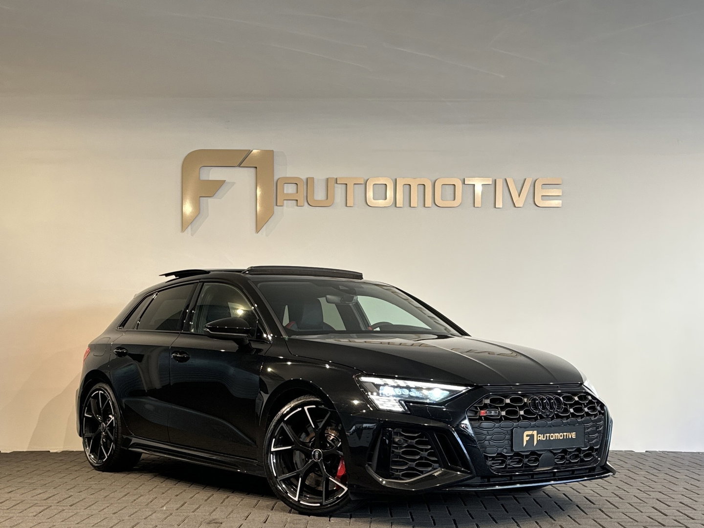 Audi RS3 Sportback 2.5 TFSI quattro Pano|HuD|Keyless|Memory|B&O|Sfeer