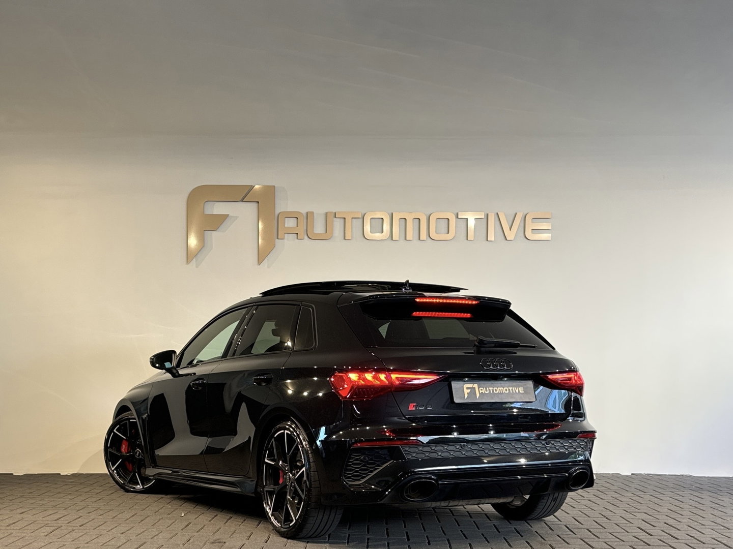 Audi RS3 Sportback 2.5 TFSI quattro Pano|HuD|Keyless|Memory|B&O|Sfeer