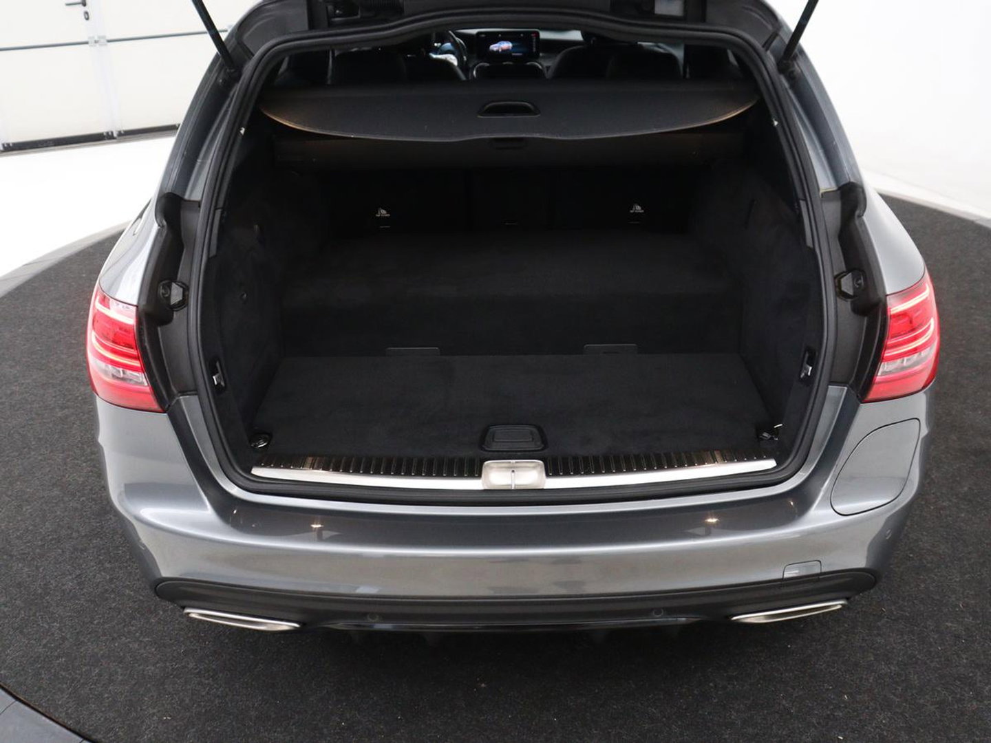 Mercedes-Benz C-Klasse Estate 300 e Business Solution AMG Limited d | SOH 88,2% | Leder/alcantara | Cruise control | Lane assist | Elektrische achterklep | 360 camera | Park assist | Carplay | Sfeerverlichting