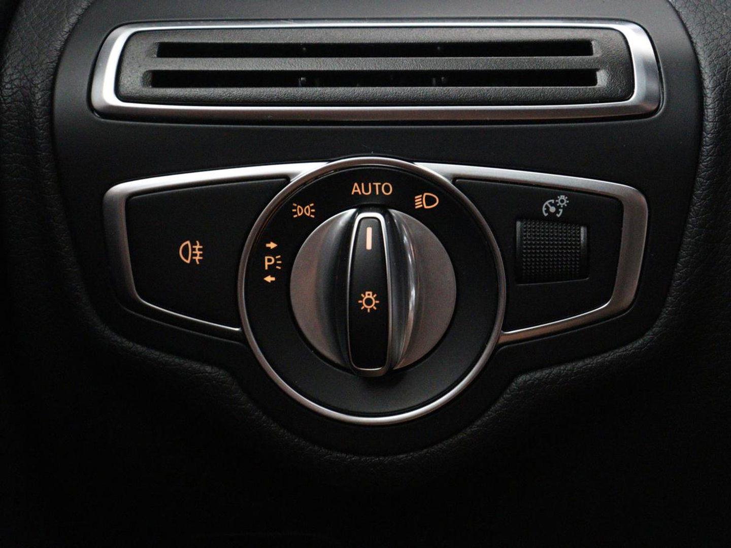 Mercedes-Benz C-Klasse Estate 300 e Business Solution AMG Limited d | SOH 88,2% | Leder/alcantara | Cruise control | Lane assist | Elektrische achterklep | 360 camera | Park assist | Carplay | Sfeerverlichting