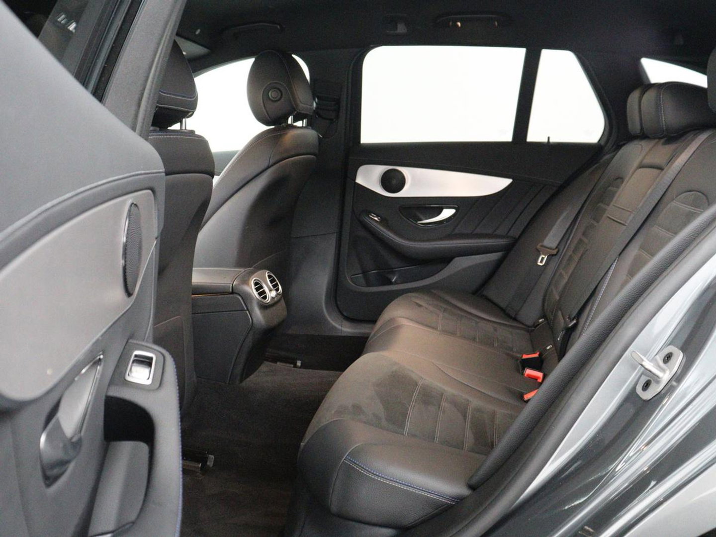 Mercedes-Benz C-Klasse Estate 300 e Business Solution AMG Limited d | SOH 88,2% | Leder/alcantara | Cruise control | Lane assist | Elektrische achterklep | 360 camera | Park assist | Carplay | Sfeerverlichting