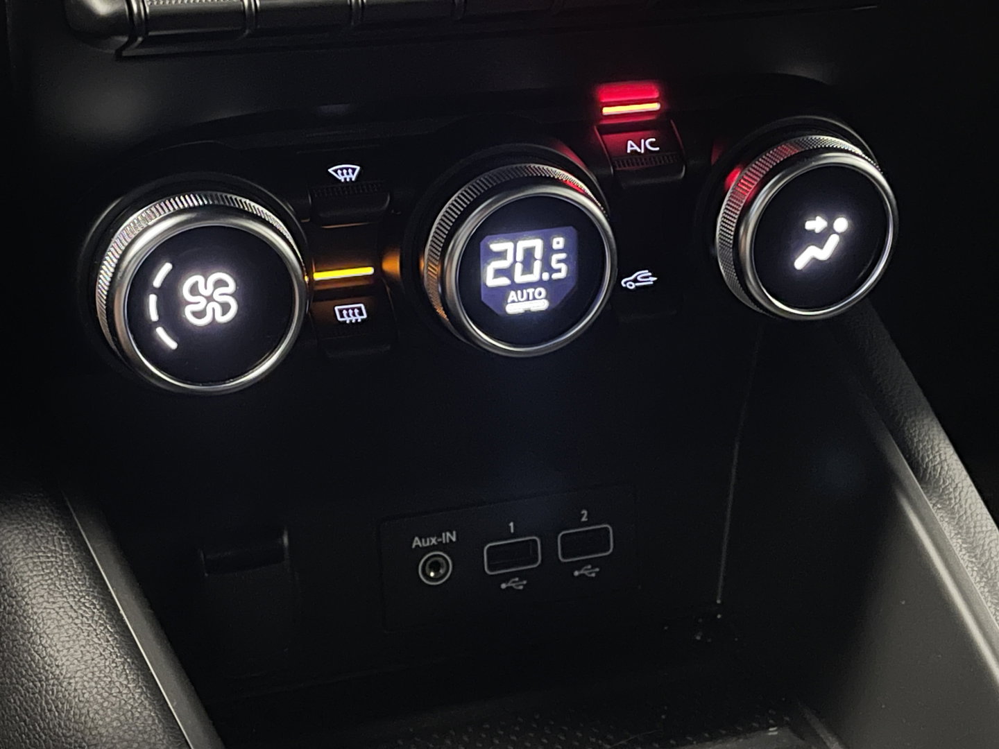 Renault Captur 1.6 E-Tech hybrid 145 SL Rive Gauche | Apple Carplay | Airconditioning | DAB | Camera | Navigatie |