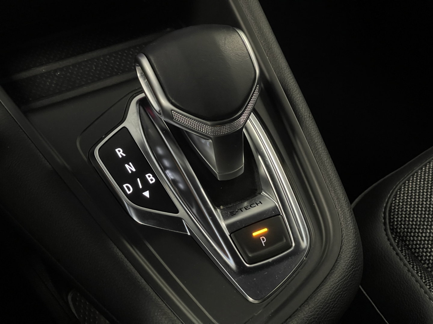 Renault Captur 1.6 E-Tech hybrid 145 SL Rive Gauche | Apple Carplay | Airconditioning | DAB | Camera | Navigatie |
