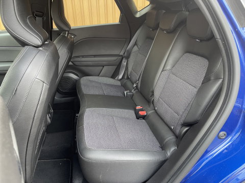 Renault Captur 1.6 E-Tech hybrid 145 SL Rive Gauche | Apple Carplay | Airconditioning | DAB | Camera | Navigatie |