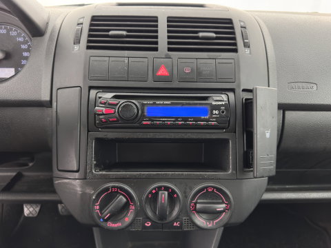 Volkswagen Polo 1.2 *AIRCO | COMFORT-SEATS | RADIO-CD/MP3 | TOWBAR*